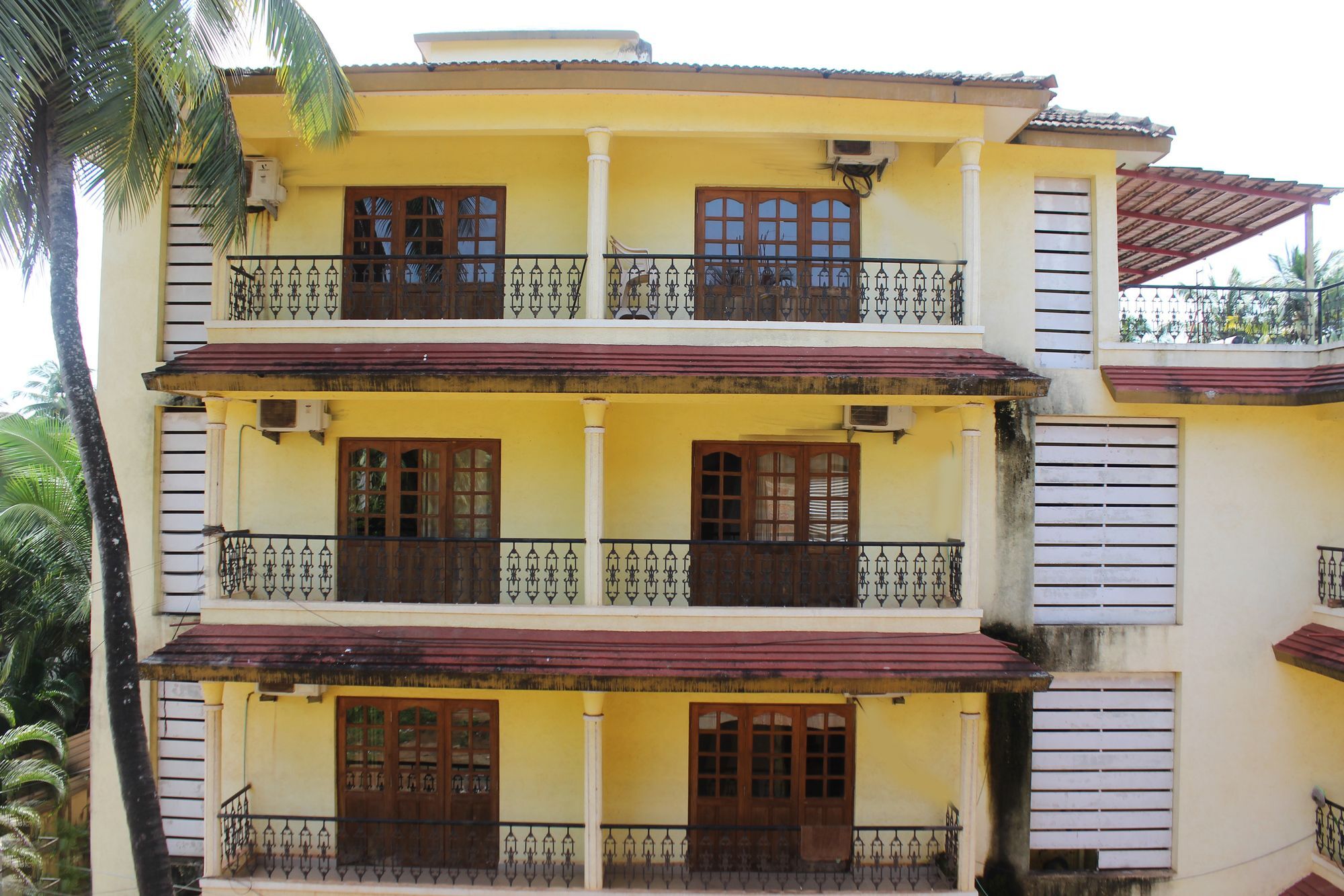 Oyo 7333 V Palms Hotel Candolim Exterior photo
