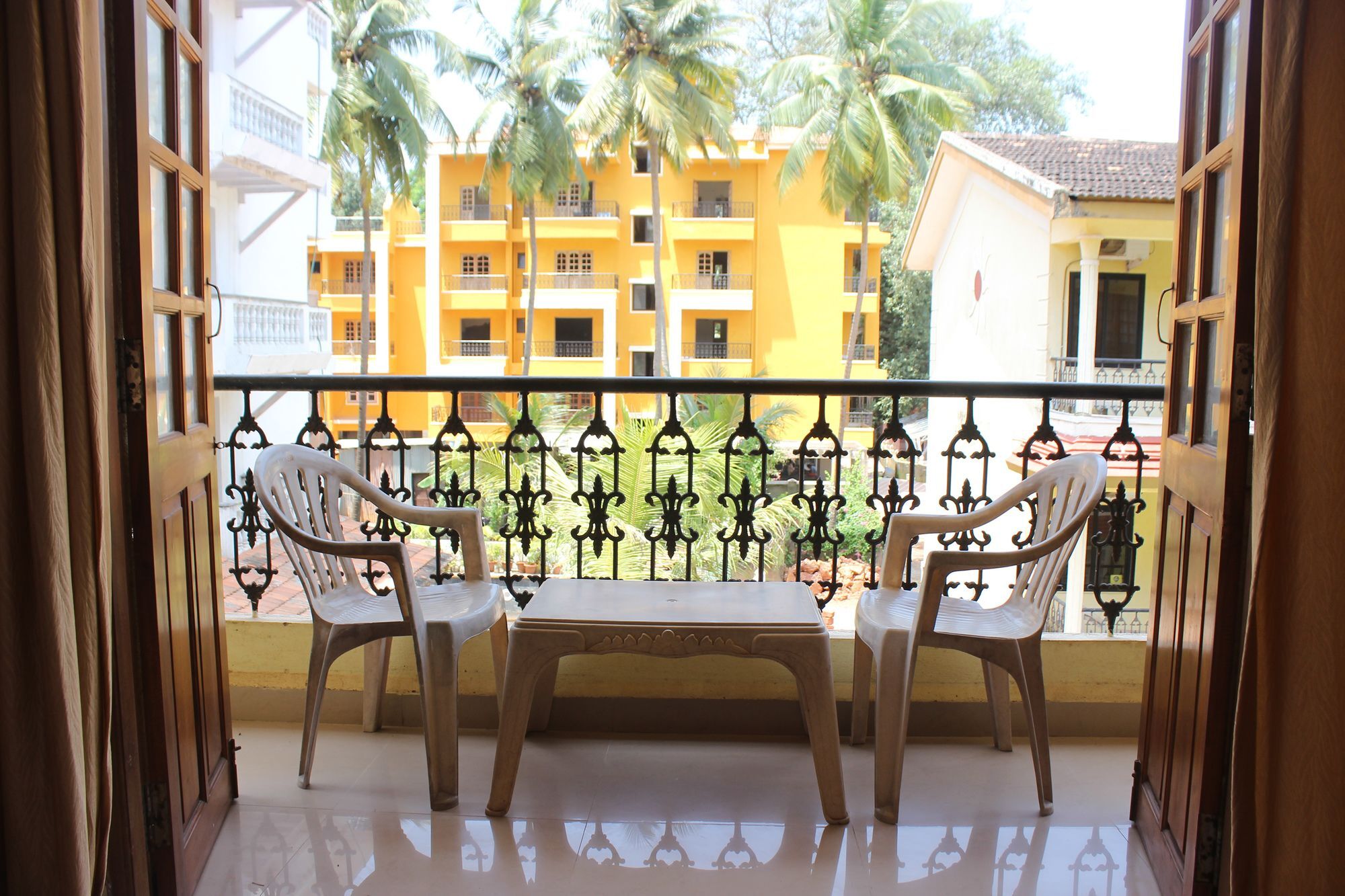Oyo 7333 V Palms Hotel Candolim Exterior photo