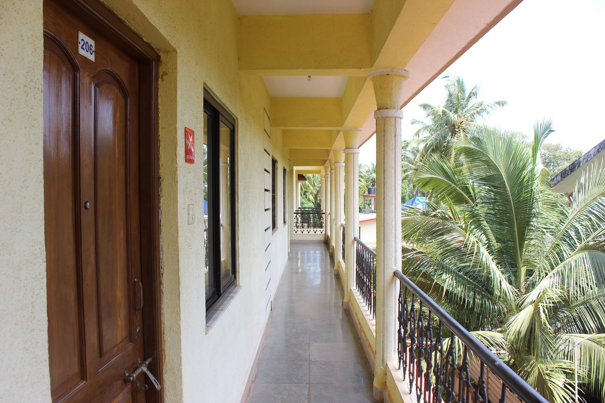 Oyo 7333 V Palms Hotel Candolim Exterior photo